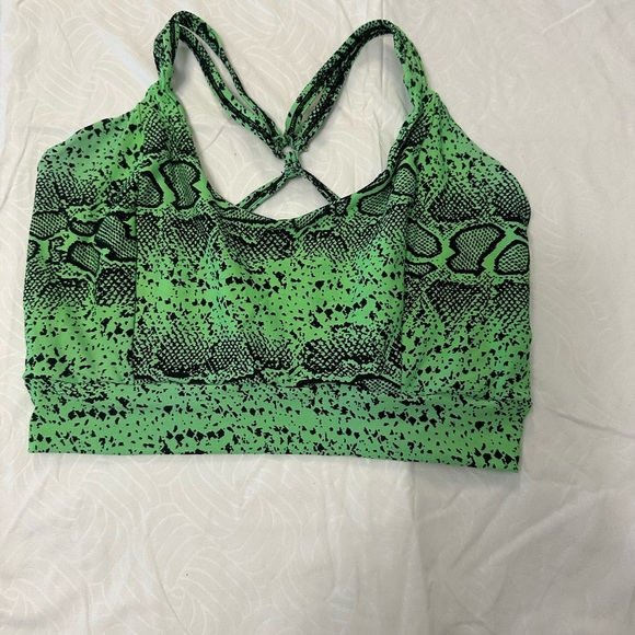 Vibrant Green Snakeskin Leggings - Picture 3 of 8